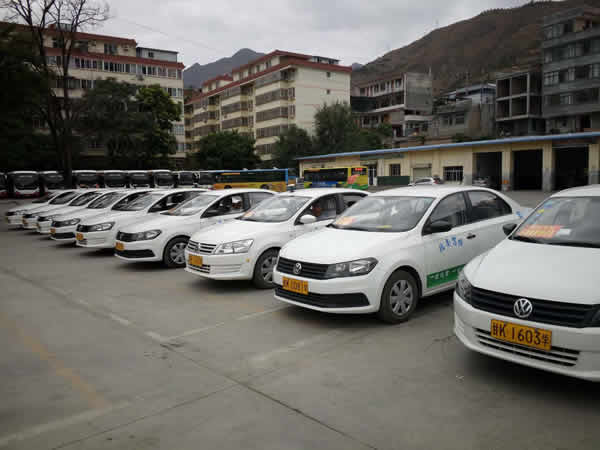 愛心送考 奉獻(xiàn)社會