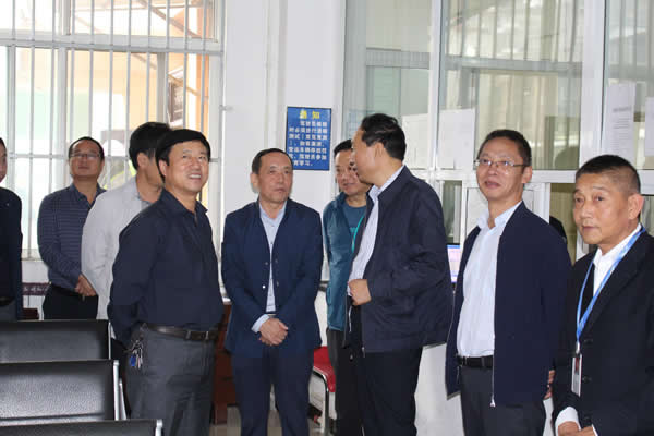 市安委辦主任、安監(jiān)局局長(zhǎng)李永宏一行到隴運(yùn)集團(tuán)公司檢查指導(dǎo)工作