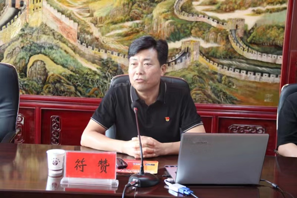 市政府國資委黨委委員、副主任符贊到隴運集團公司開展講授 黨紀學(xué)習(xí)教育專題 黨課暨“七一”慰問活動